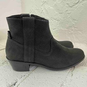 EUC Vionic Roselyn Zipper Ankle Boot - Black